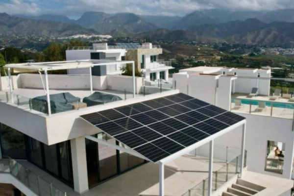 10 to 15 kWp or larger solar panel installation