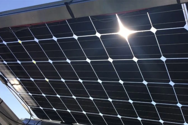 Bifacial_solar_panel